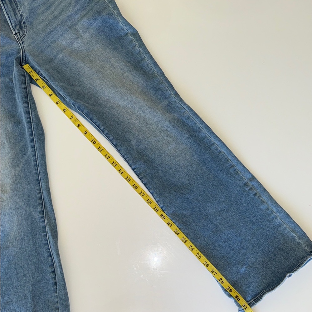 Lucky Brand Sweet Mid Rise Boot Cut Jeans Womens Size 12/31 Light Wash Denim - Picture 7 of 9